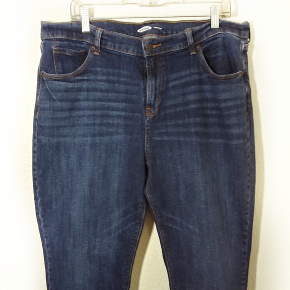 16 Old Navy Boyfriend Jeans - Picture 2 of 6